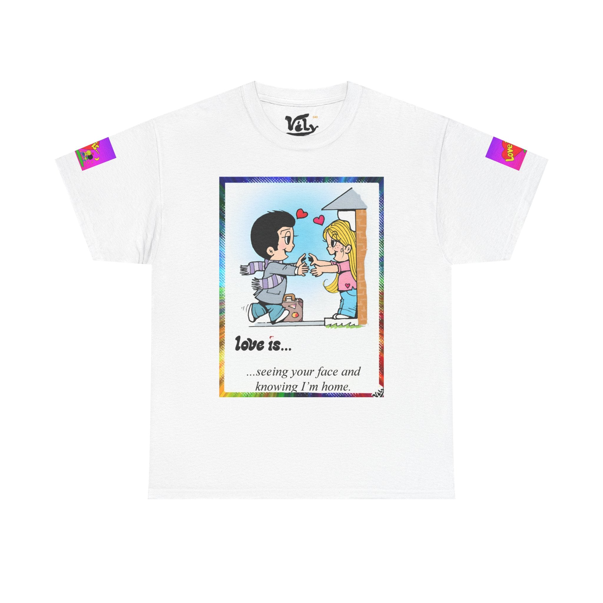 Love Is... グラフィックTシャツ — レトロなカップルロマンスTシャツ